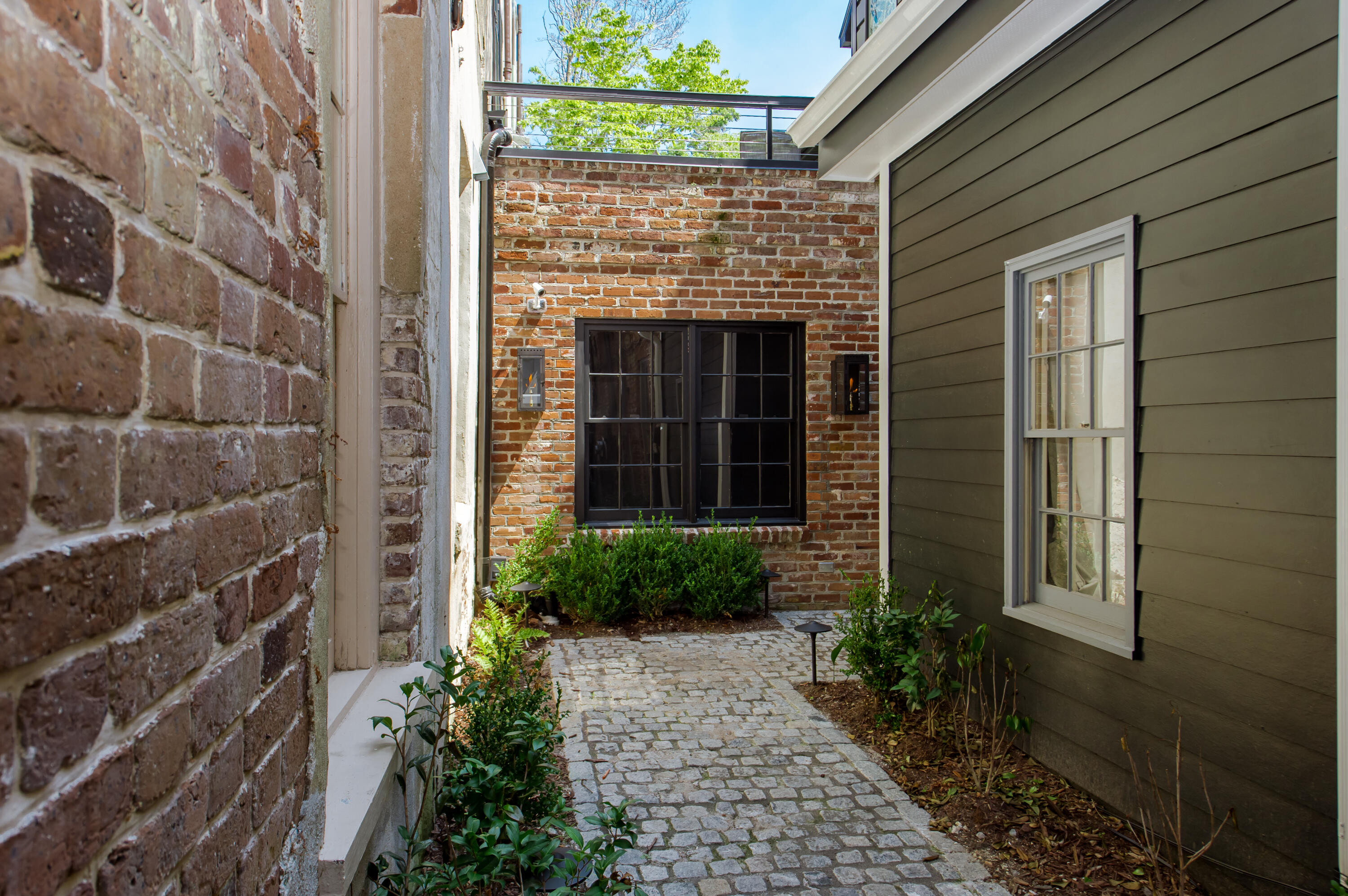 58 1/2 Broad Street Charleston, SC 29401 - Photo 3 of 28 58 1-2 Broad St_High Res-75