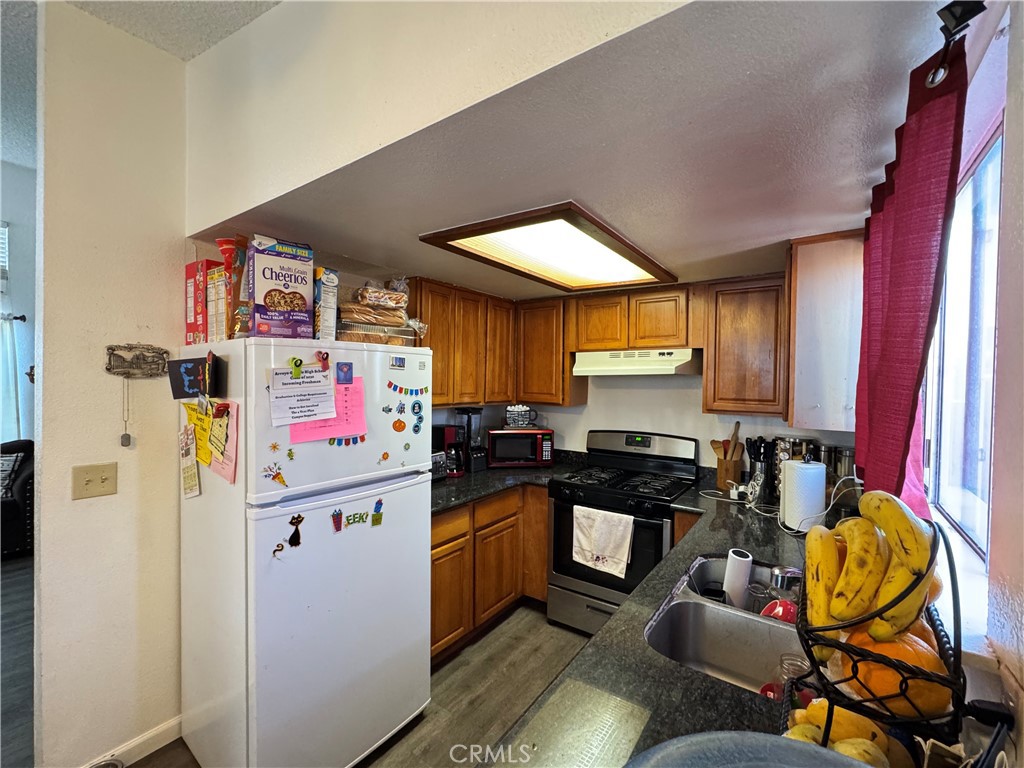590 South 6th Street Grover Beach, CA 93433 - Photo 43 of 58 Unit B Kitchen