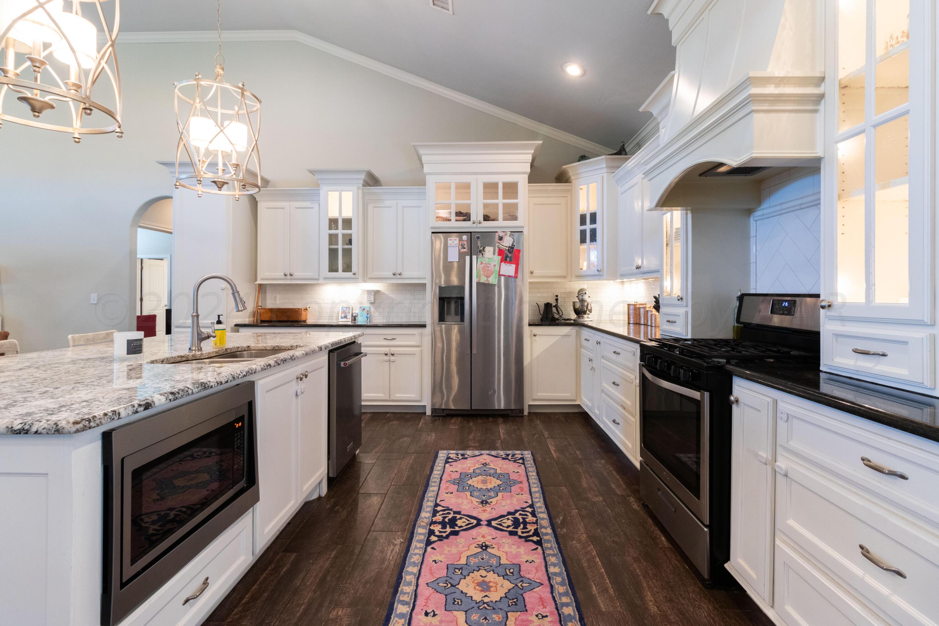 19701 Winding River Road Amarillo, TX 79119 - Photo 12 of 54 Kitchen v3