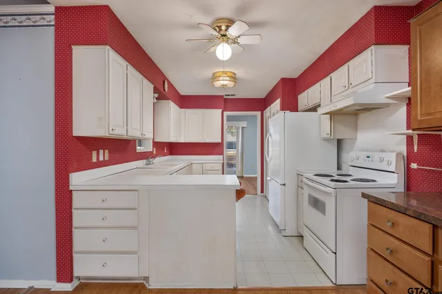 a view of empty room and window