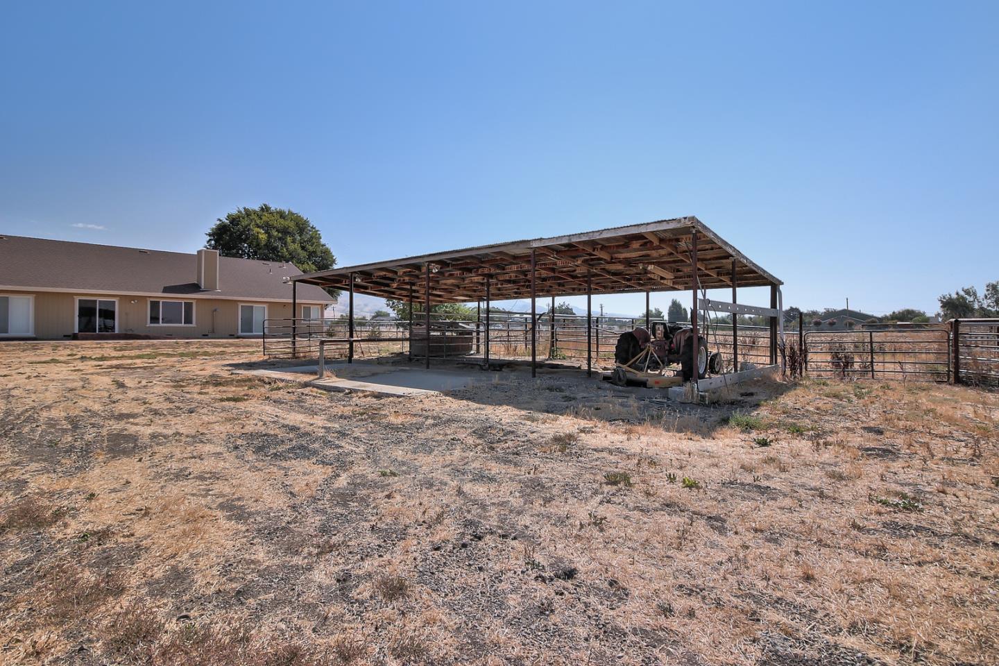 6782 Fairview Road Hollister, CA 95023 - Photo 32 of 42 Gallery Image 32