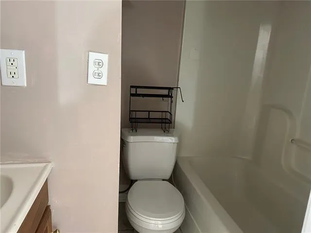 $850 | 213 Rosebud Street, Unit J, Metairie, LA 70005