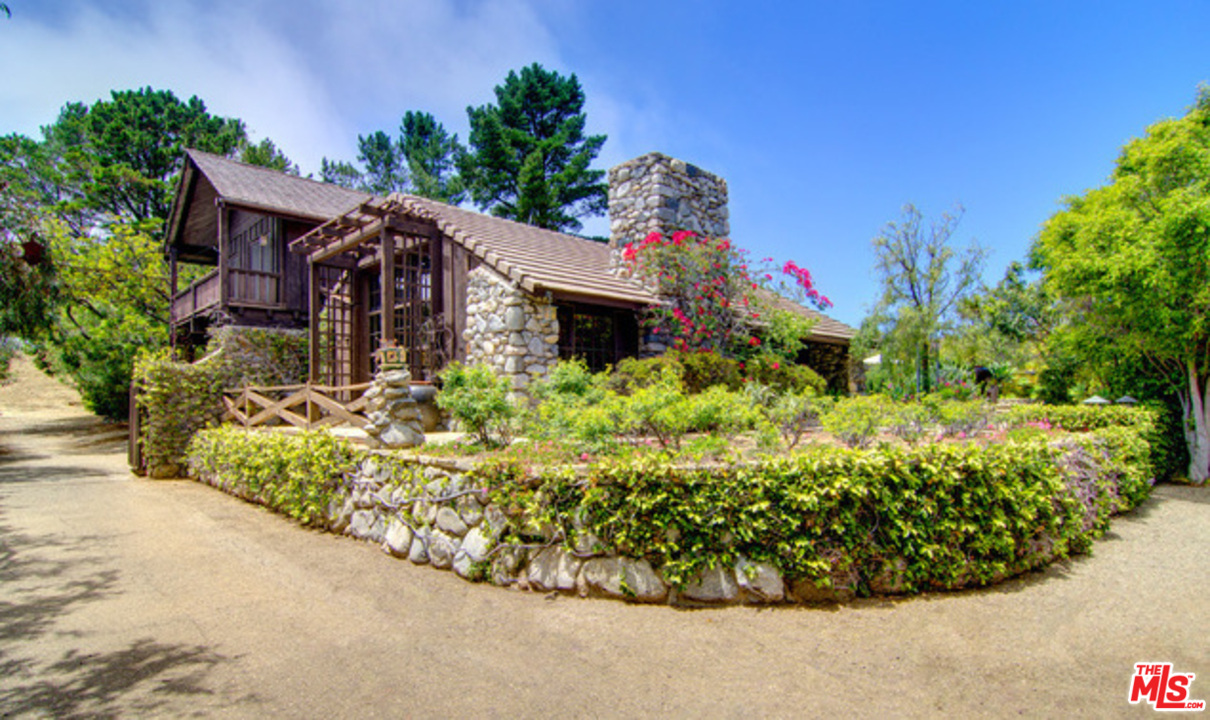 9199 Cotharin Road Malibu, CA 90265 - Photo 2 of 22