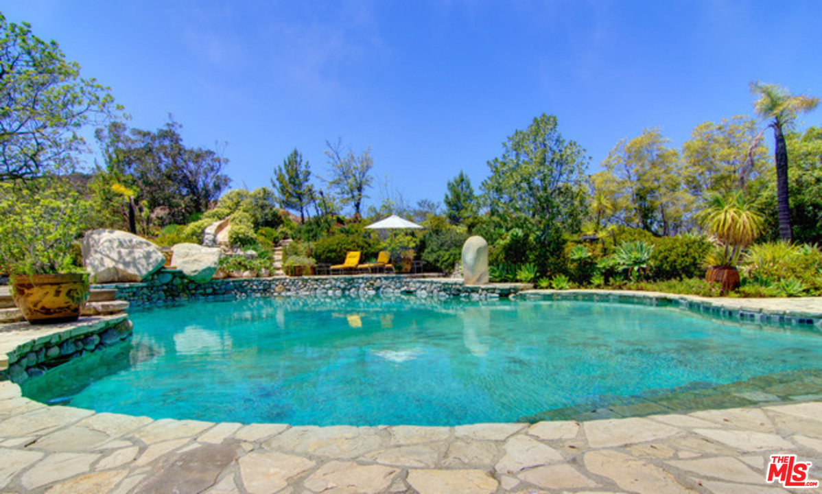 9199 Cotharin Road Malibu, CA 90265 - Photo 16 of 22