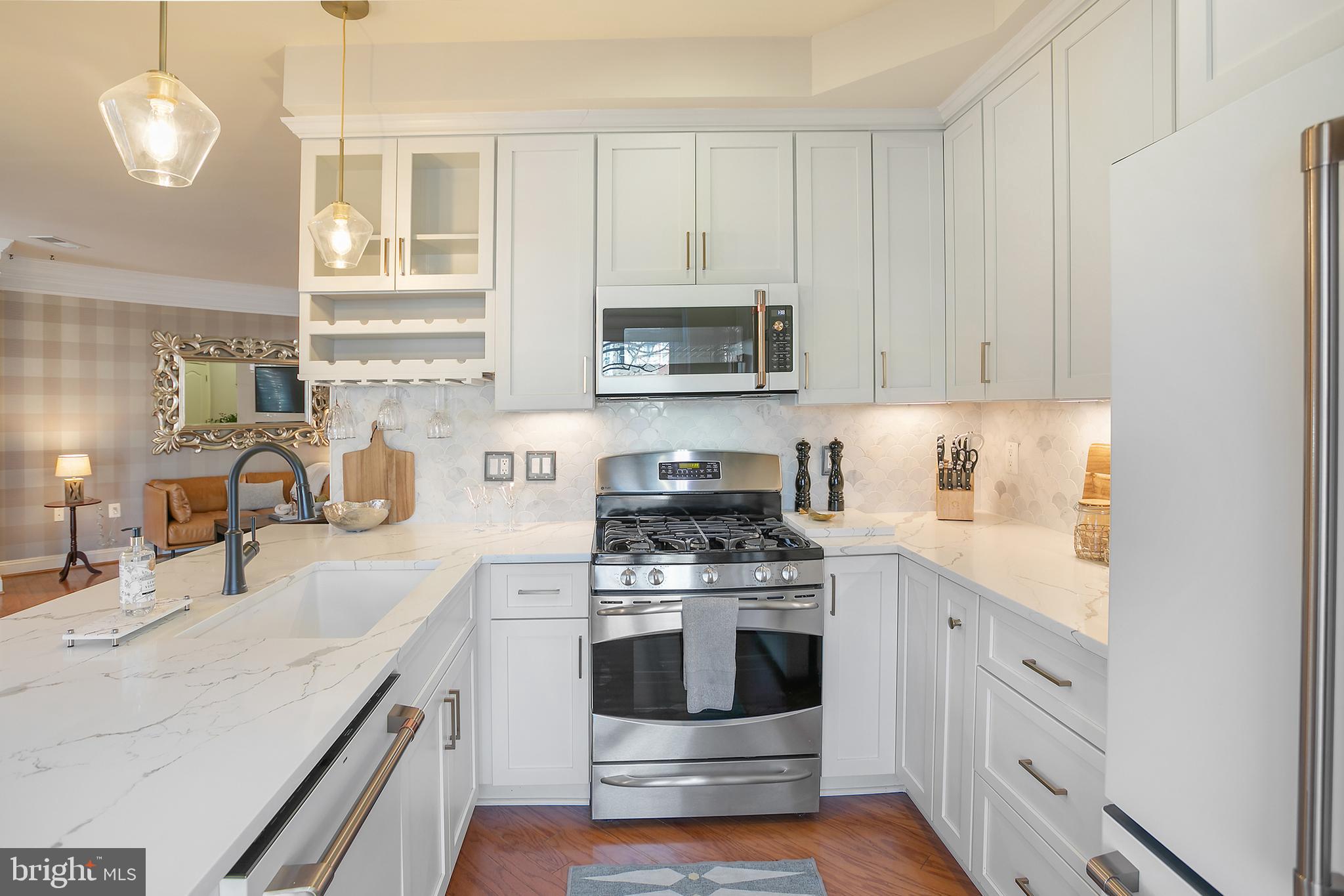 1300 Duke Street Alexandria, VA 22314 - Photo 4 of 36 Gourmet kitchen