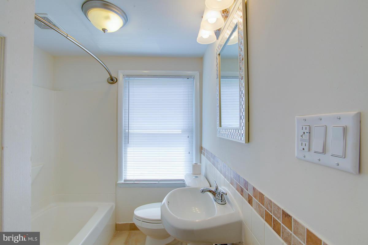 12 Congaree Court Baltimore, MD 21236 - Photo 19 of 25 Bath (Master)