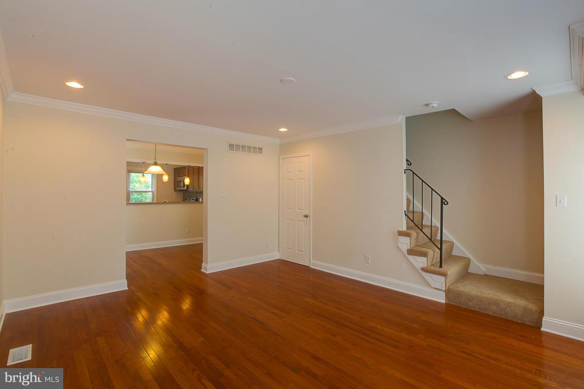 12 Congaree Court Baltimore, MD 21236 - Photo 5 of 25 Living Room