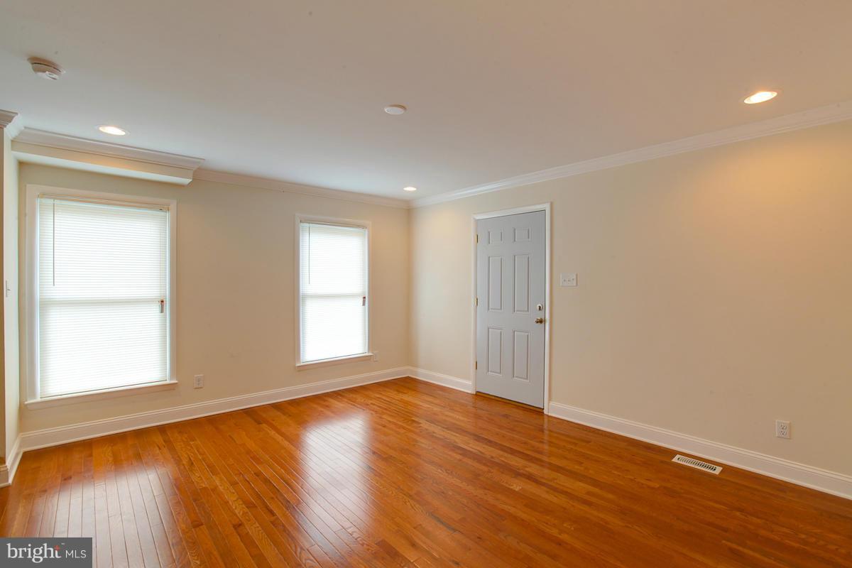 12 Congaree Court Baltimore, MD 21236 - Photo 6 of 25 Living Room