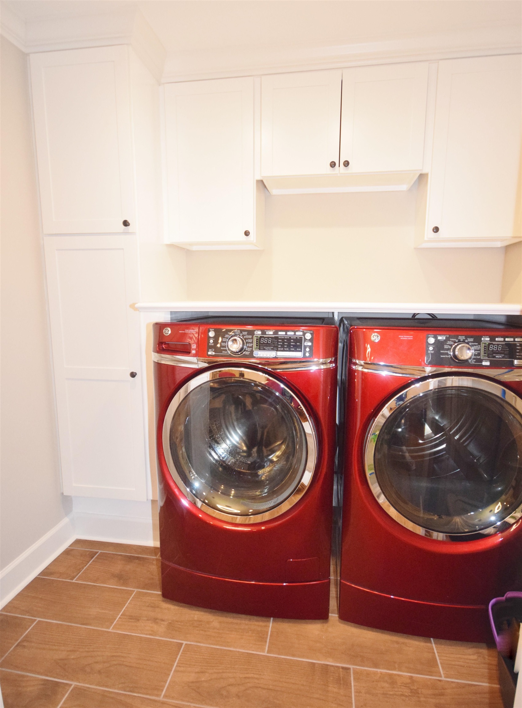 181 South Mendenhall Road Memphis, TN 38117 - Photo 20 of 25 a close up view of washer and dryer