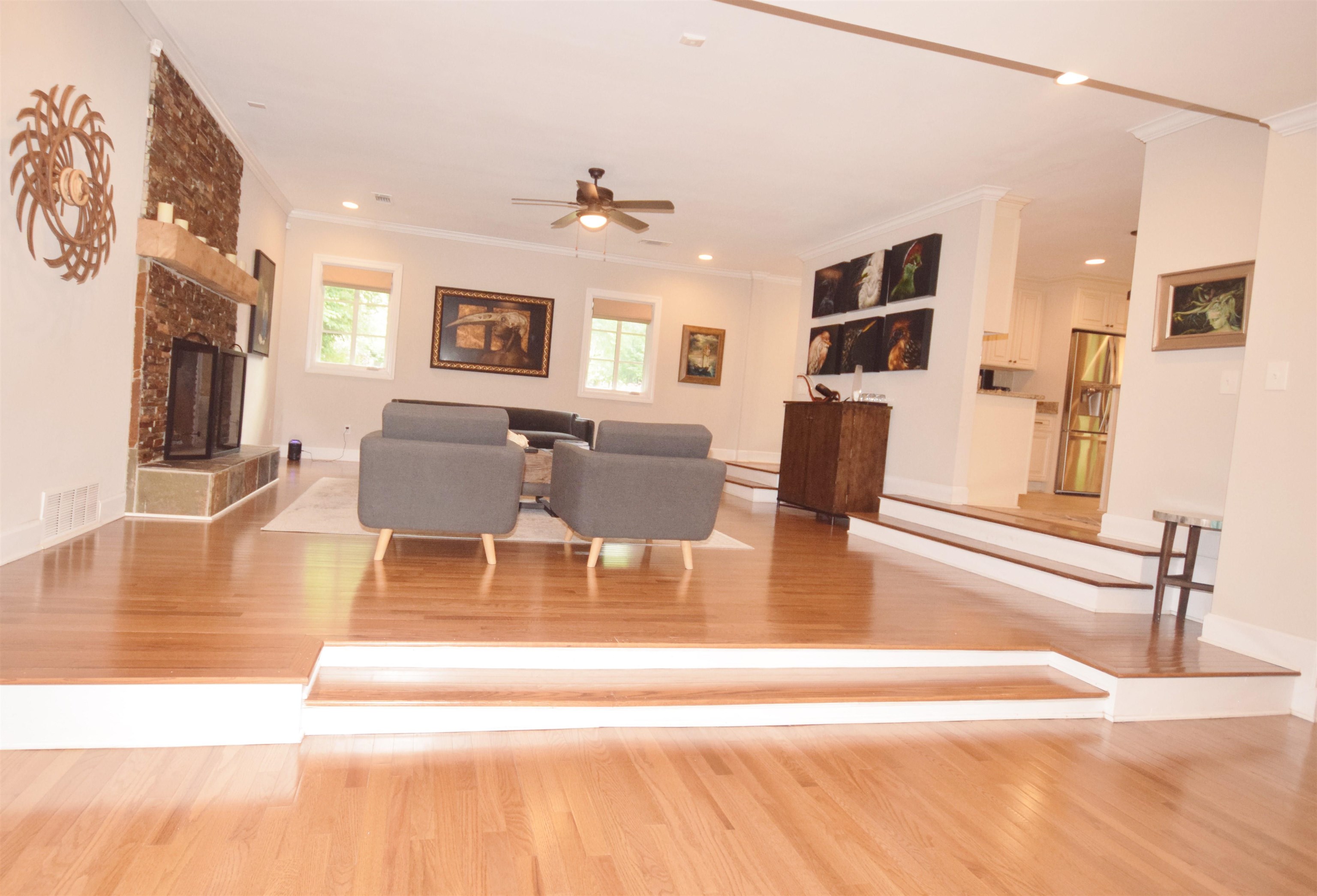181 South Mendenhall Road Memphis, TN 38117 - Photo 4 of 25 a living room with furniture and wooden floor