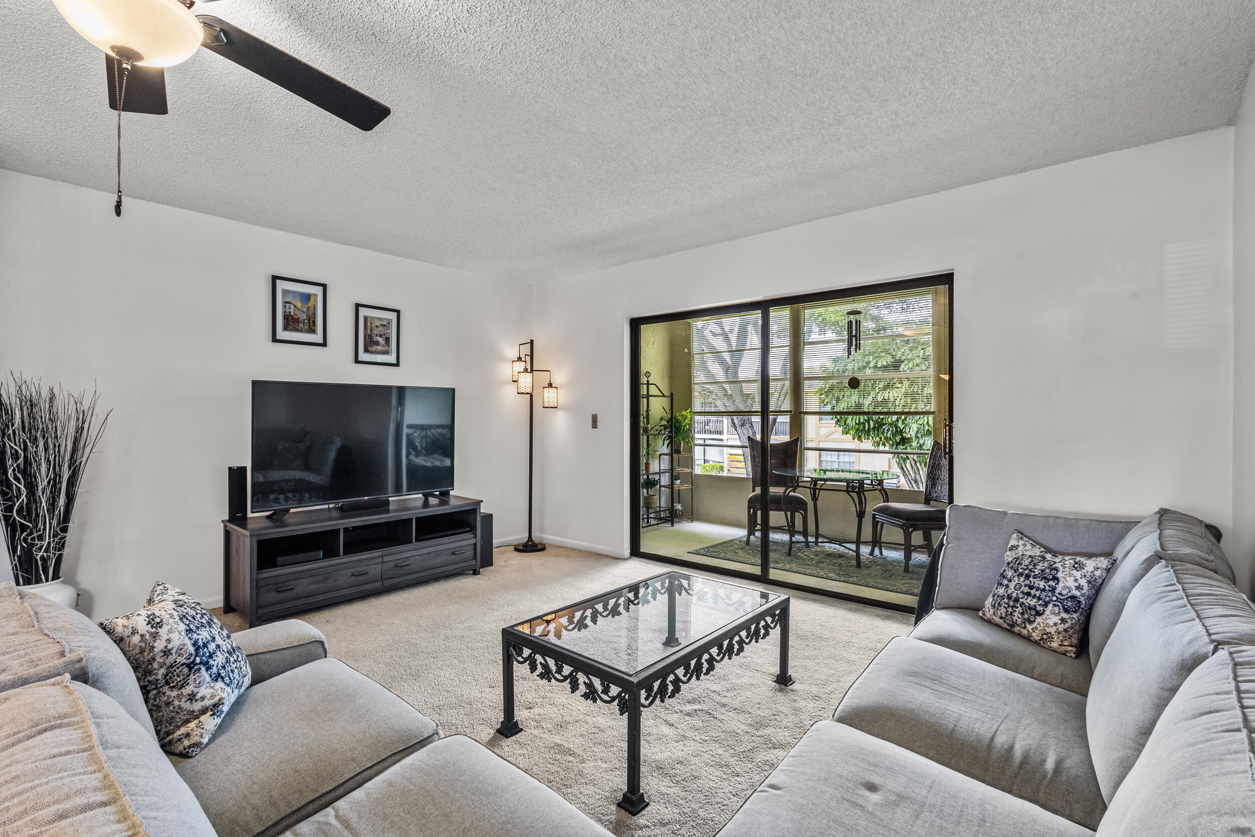 1600 Dover Road, Unit 210B Delray Beach, FL 33445 - Photo 10 of 38 Living Room