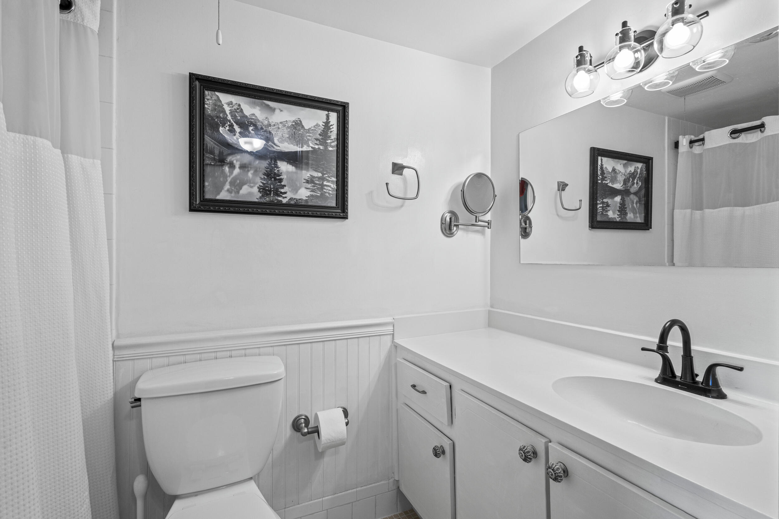1600 Dover Road, Unit 210B Delray Beach, FL 33445 - Photo 16 of 38 Primary Ensuite Bathroom