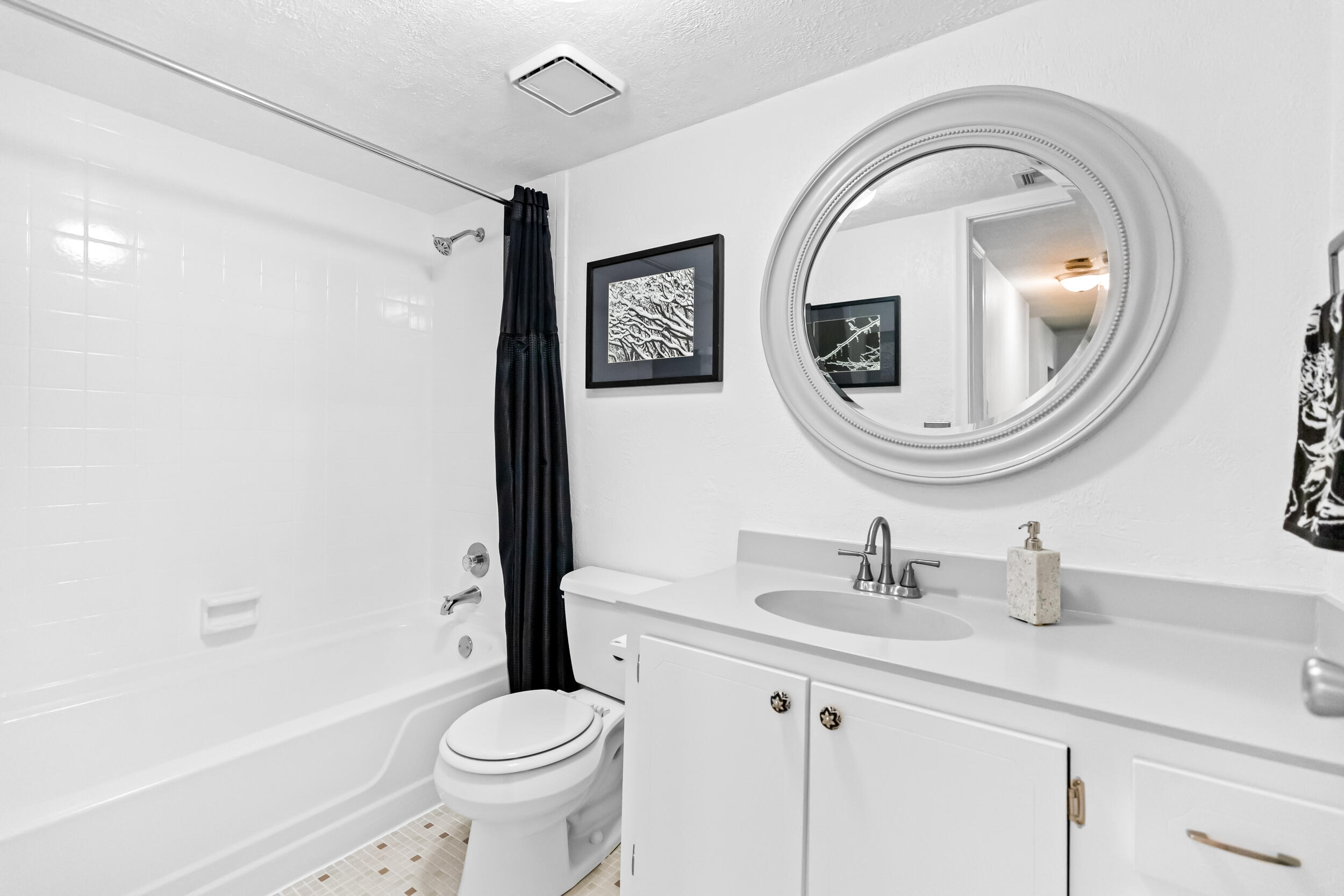 1600 Dover Road, Unit 210B Delray Beach, FL 33445 - Photo 21 of 38 Guest Bathroom
