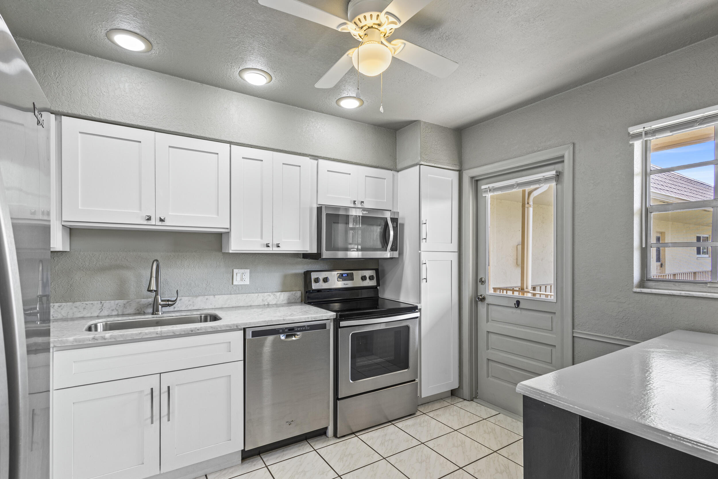 1600 Dover Road, Unit 210B Delray Beach, FL 33445 - Photo 2 of 38 Kitchen