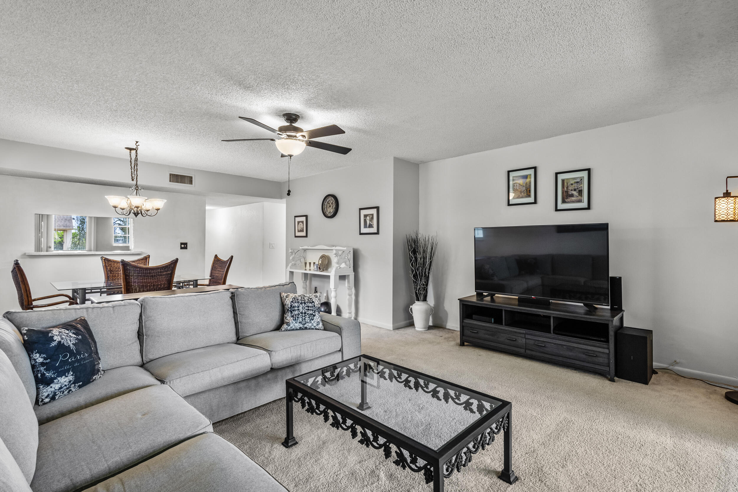 1600 Dover Road, Unit 210B Delray Beach, FL 33445 - Photo 9 of 38 Living Room