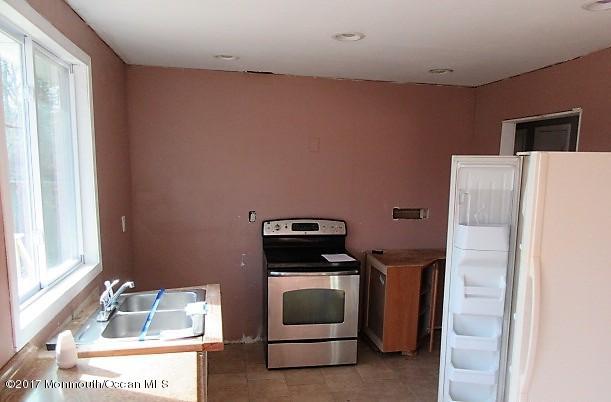 131 Sunnybrook Road Jackson, NJ 08527 - Photo 12 of 21 351-499107 Upper Kitchen (6)