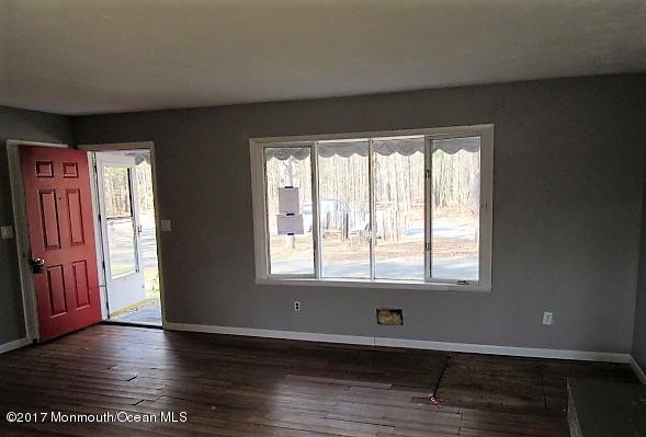 131 Sunnybrook Road Jackson, NJ 08527 - Photo 5 of 21 351-499107 Living Room (36)
