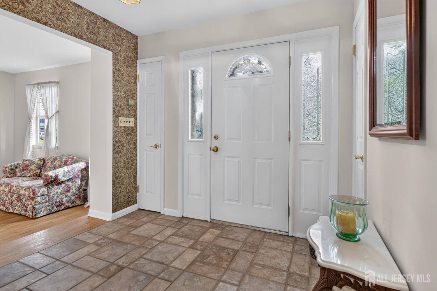 1270 Sioux Road North Brunswick, NJ 08902 - Photo 4 of 46