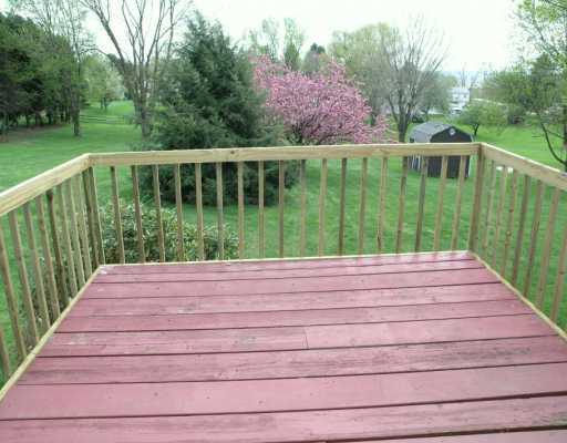 480 Nixon Road Cheswick, PA 15024 - Photo 3 of 8 Patio/Deck.
