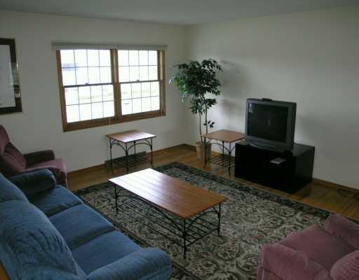 480 Nixon Road Cheswick, PA 15024 - Photo 4 of 8 Living Room.
