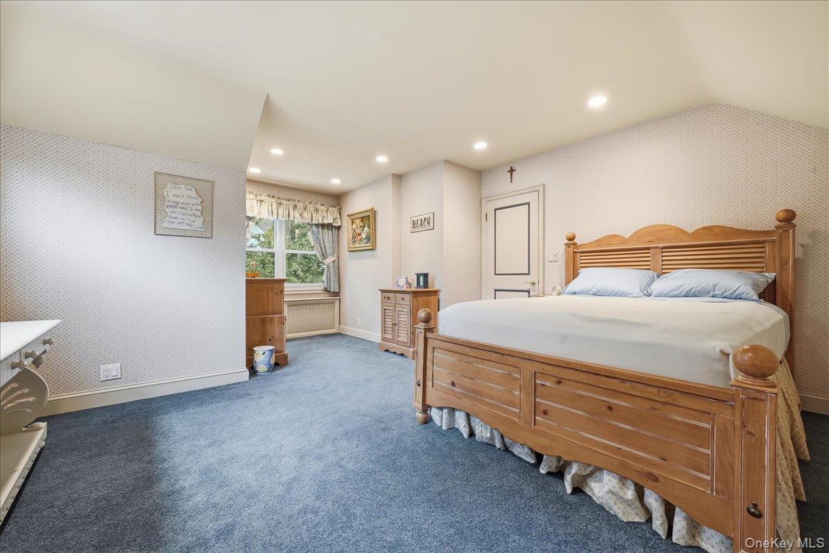 88 Luquer Road Manhasset, NY 11030 - Photo 24 of 38 a spacious bedroom with a bed and a cabinets