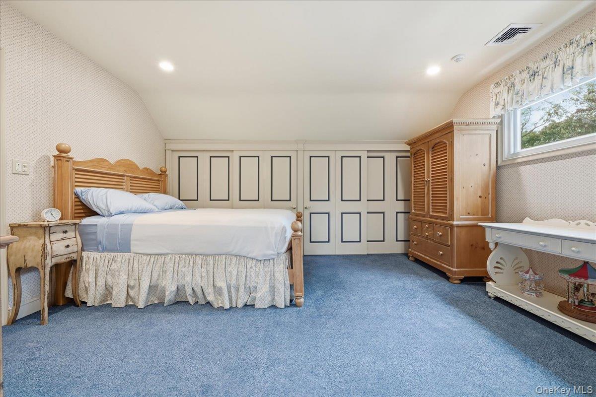 88 Luquer Road Manhasset, NY 11030 - Photo 25 of 38 a spacious bedroom with a bed and a window