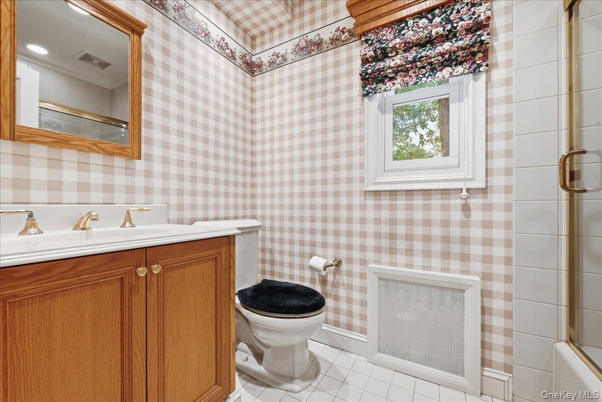 88 Luquer Road Manhasset, NY 11030 - Photo 28 of 38 a bathroom with a toilet a sink and mirror