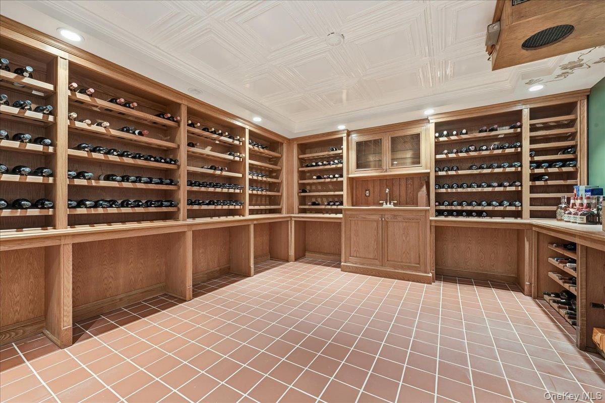 88 Luquer Road Manhasset, NY 11030 - Photo 31 of 38 a view of an empty room with a window