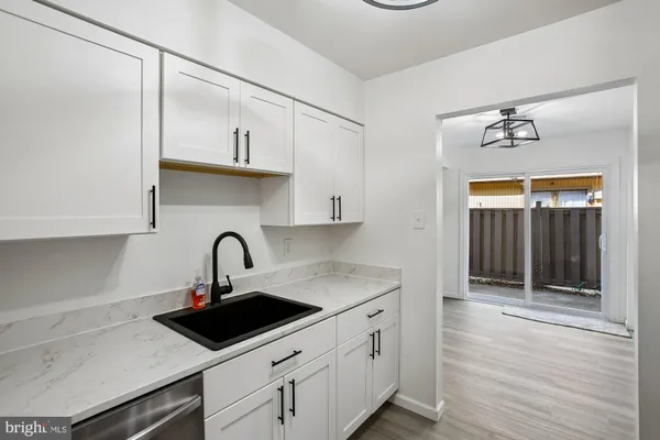 $305,000 | 3948 Sonora Place, Unit 88D, Alexandria, VA 22309