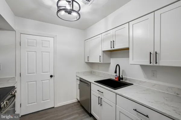 $305,000 | 3948 Sonora Place, Unit 88D, Alexandria, VA 22309