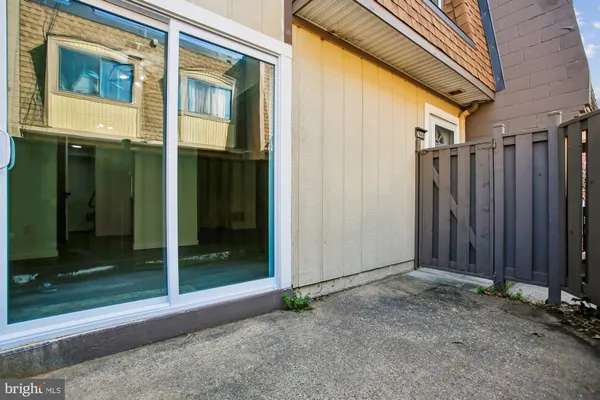 $305,000 | 3948 Sonora Place, Unit 88D, Alexandria, VA 22309