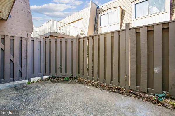 $305,000 | 3948 Sonora Place, Unit 88D, Alexandria, VA 22309