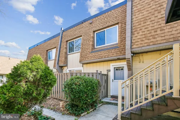 $305,000 | 3948 Sonora Place, Unit 88D, Alexandria, VA 22309