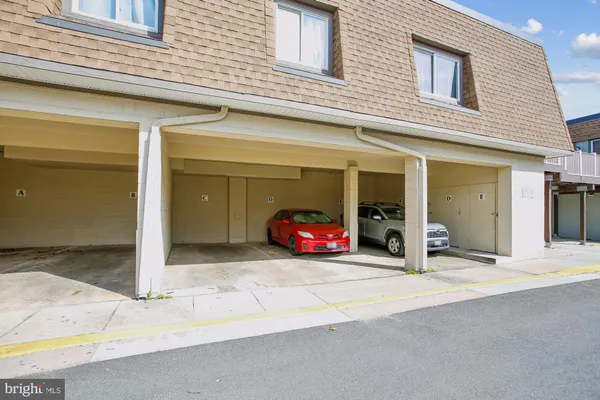 $305,000 | 3948 Sonora Place, Unit 88D, Alexandria, VA 22309