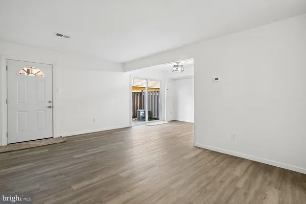 $305,000 | 3948 Sonora Place, Unit 88D, Alexandria, VA 22309