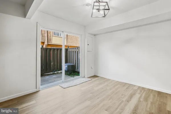 $305,000 | 3948 Sonora Place, Unit 88D, Alexandria, VA 22309