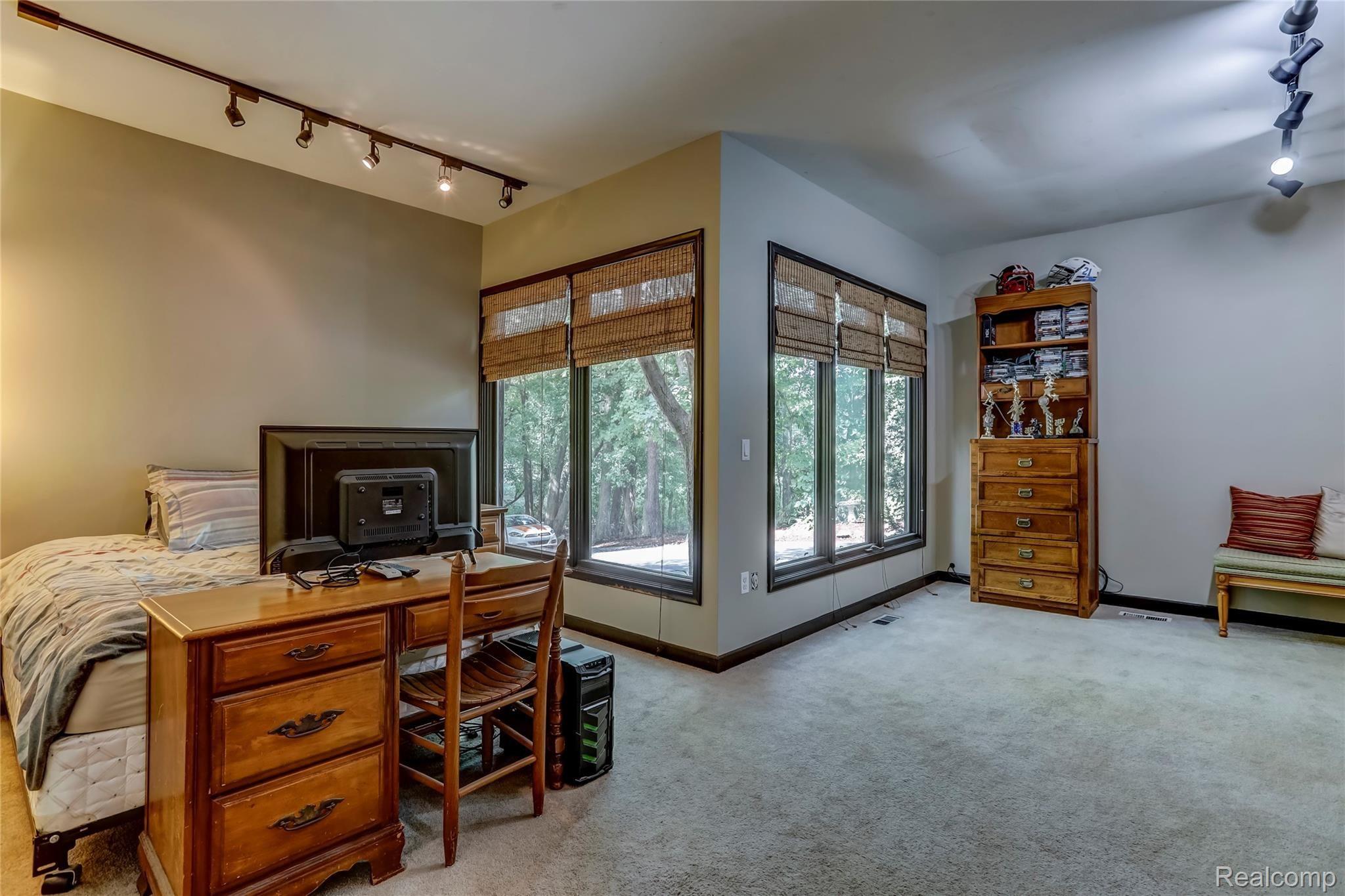 8100 Mabley Hill Road Fenton, MI 48430 - Photo 16 of 38 8100 Mabley Hill Road, Fenton, MI-20-FULL.jpg