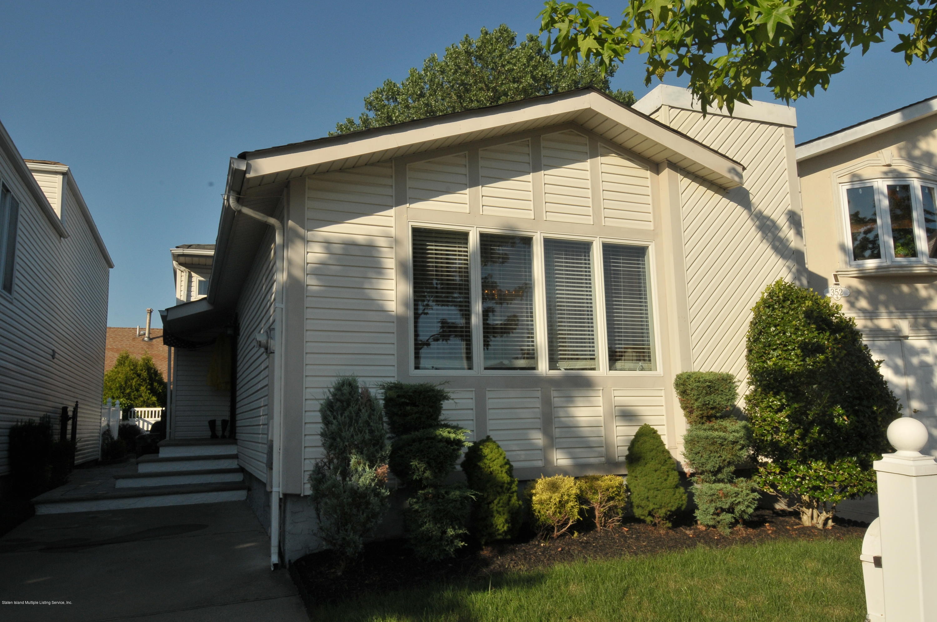 346 Green Valley Road Staten Island, NY 10312 - Photo 1 of 23 4E281220-A9AA-4534-97BB-88DB9D35789A