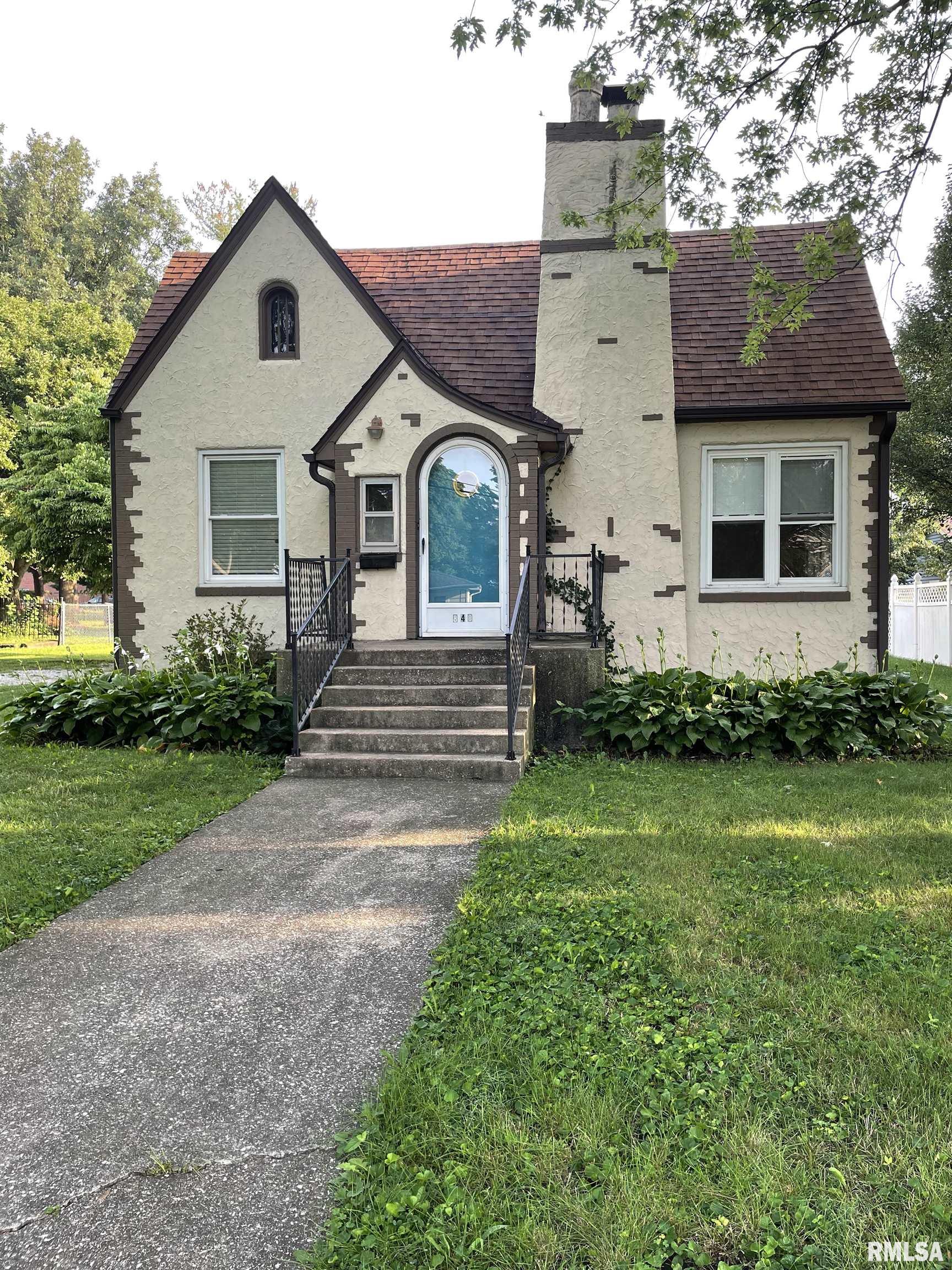 840 Edgehill Road Jacksonville, IL 62650 - Photo 1 of 41 Gallery Image 1