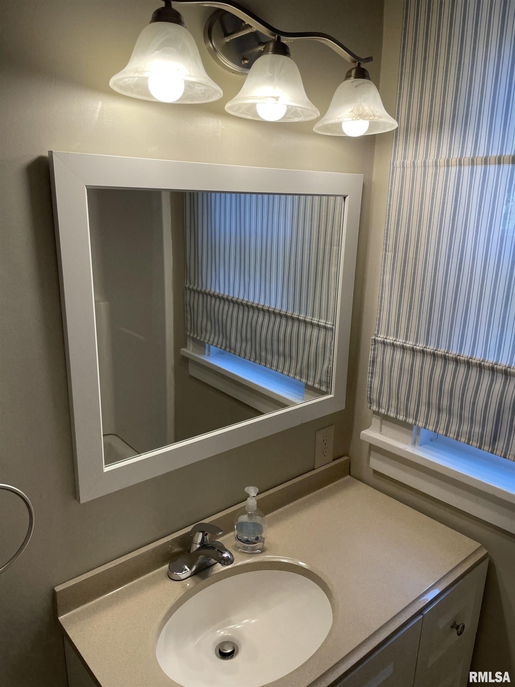 840 Edgehill Road Jacksonville, IL 62650 - Photo 13 of 41 Gallery Image 13