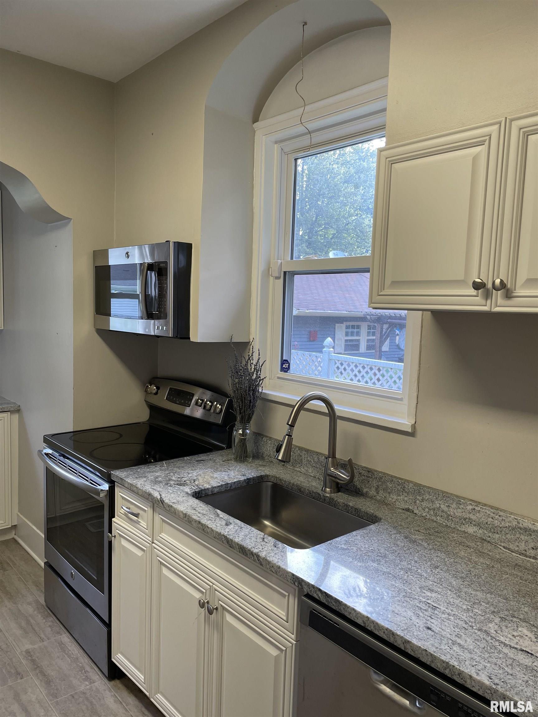 840 Edgehill Road Jacksonville, IL 62650 - Photo 27 of 41 Gallery Image 27