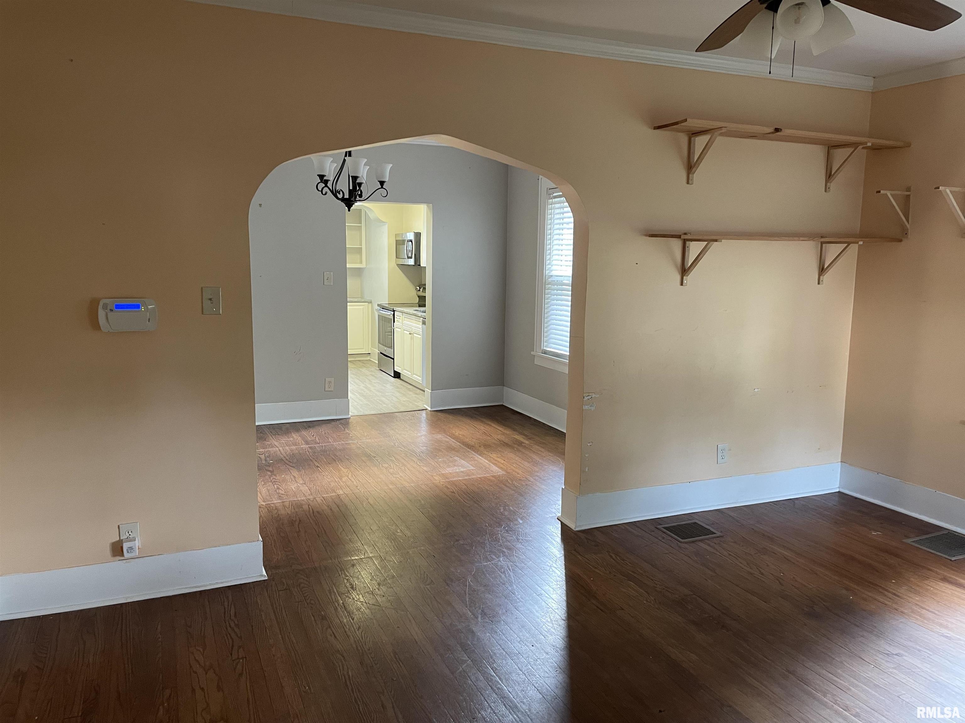 840 Edgehill Road Jacksonville, IL 62650 - Photo 5 of 41 Gallery Image 5