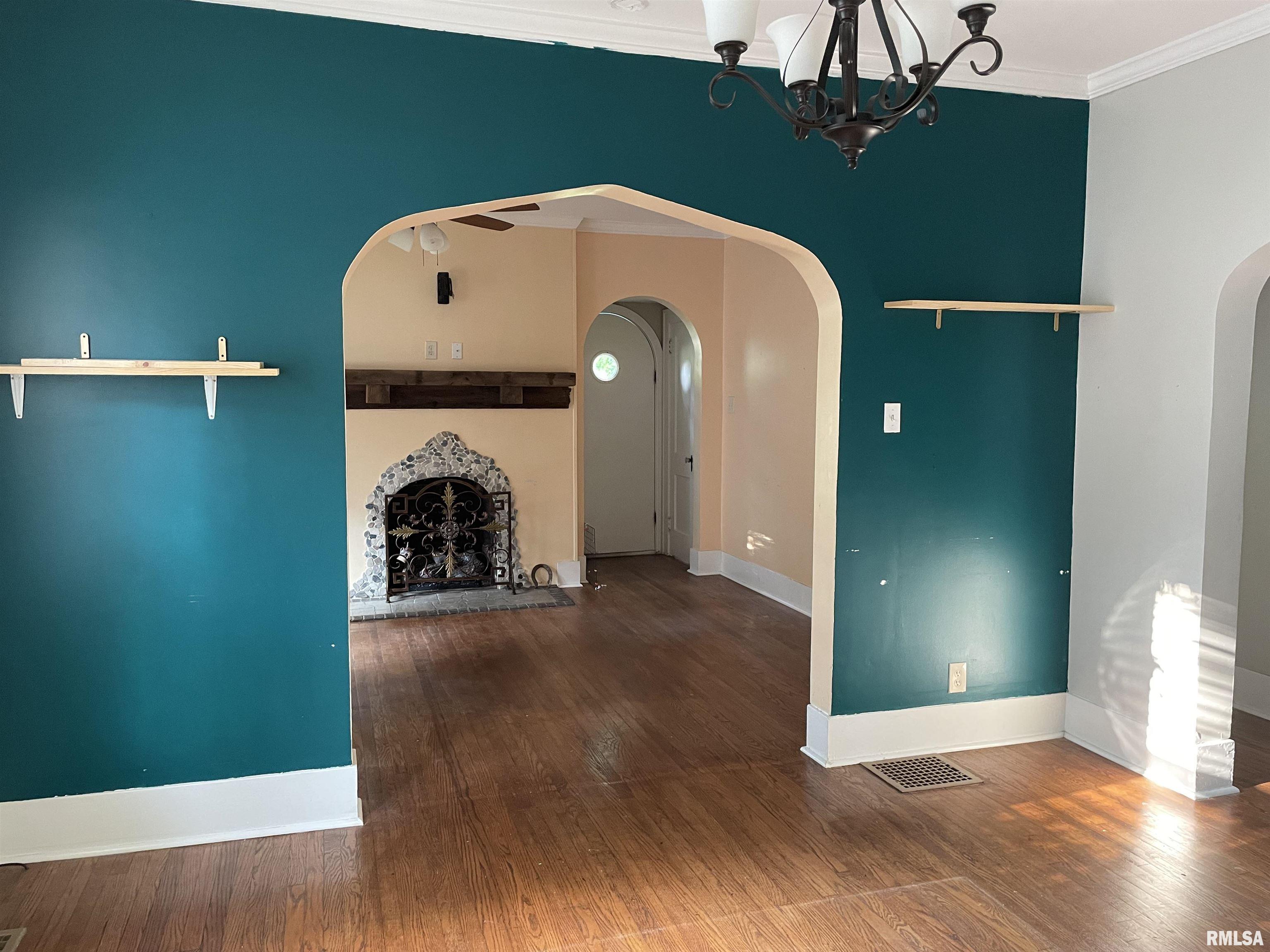 840 Edgehill Road Jacksonville, IL 62650 - Photo 9 of 41 Gallery Image 9