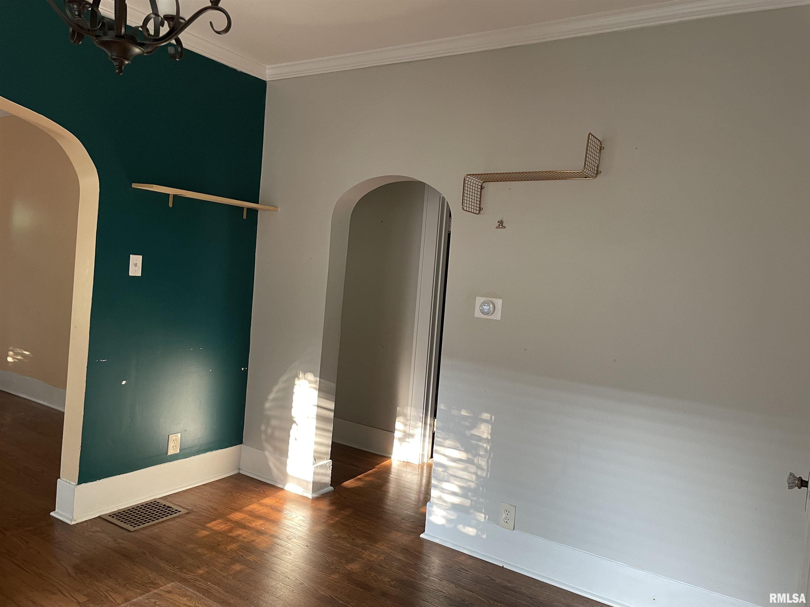 840 Edgehill Road Jacksonville, IL 62650 - Photo 10 of 41 Gallery Image 10