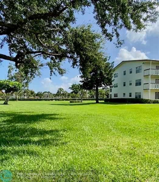 211 Mansfield East, Unit 211 Boca Raton, FL 33434 - Photo 12 of 14 a view of a garden