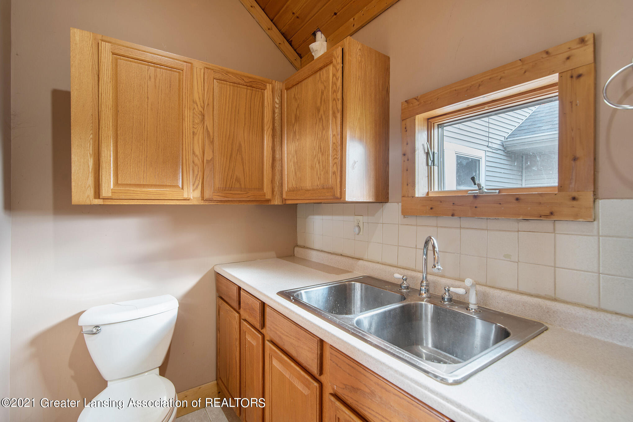 8828 South Lowell Road Dewitt, MI 48820 - Photo 12 of 51 Bathroom/Laundry