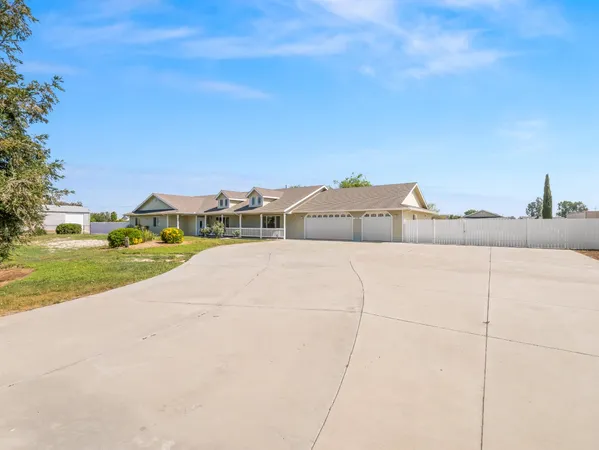 a house view with a outdoor space
