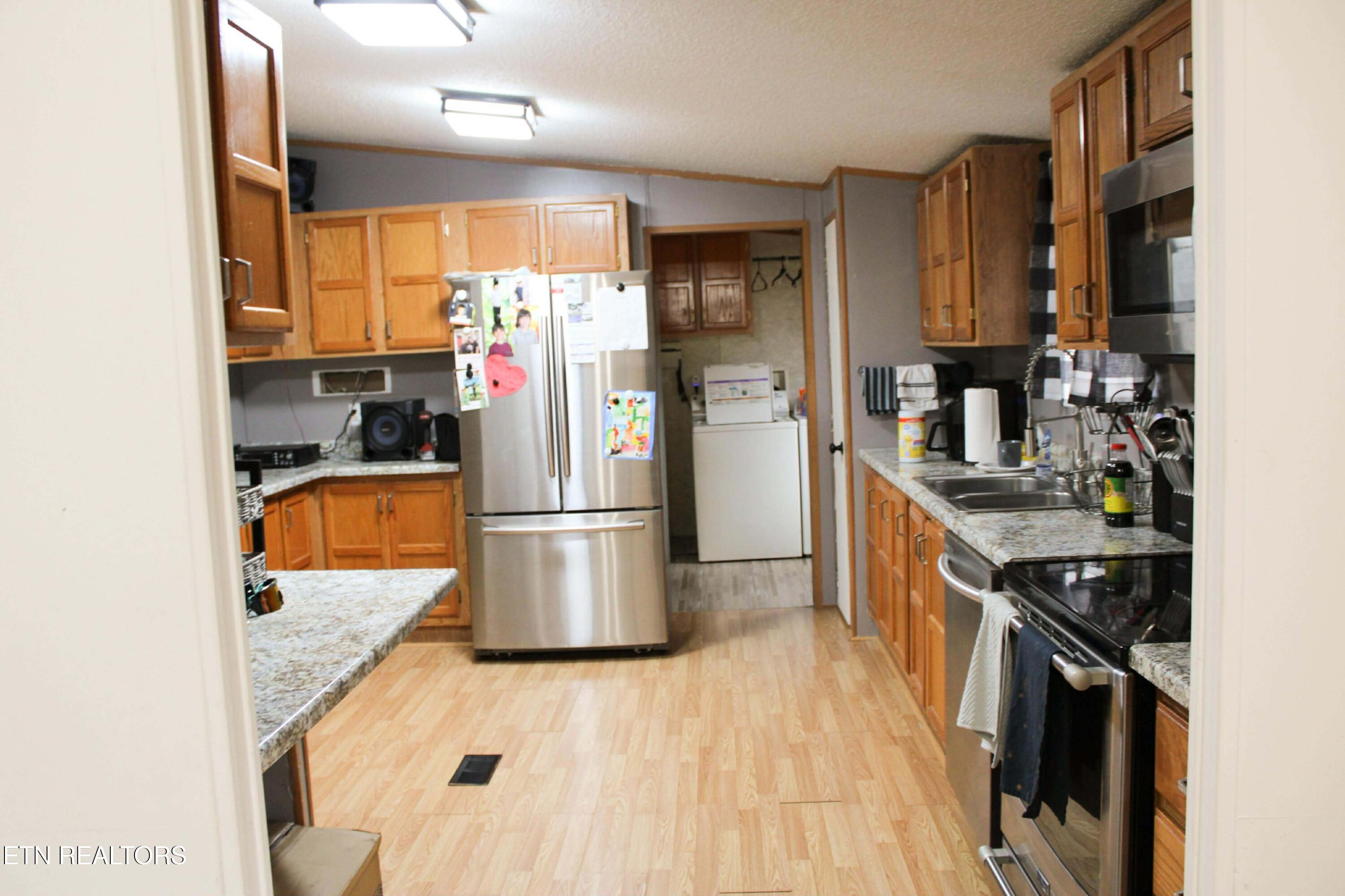 238 Hanging Rock Road Harriman, TN 37748 - Photo 2 of 11 Kitchen