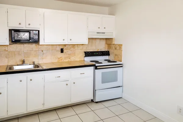 $1,850 | 6211 Southwest 37th Street, Unit 211, Davie, FL 33314