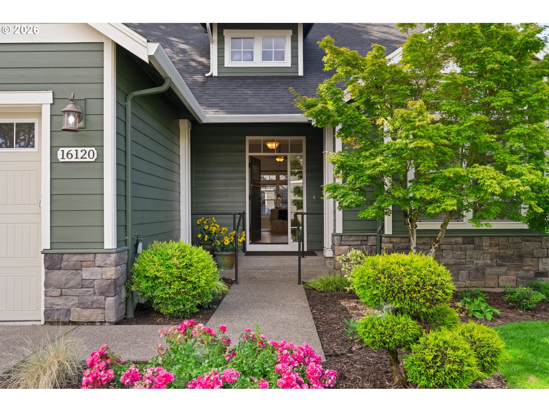 16120 Southeast Pinot Road Milwaukie, OR 97267 - Photo 4 of 40 Entrance/Foyer